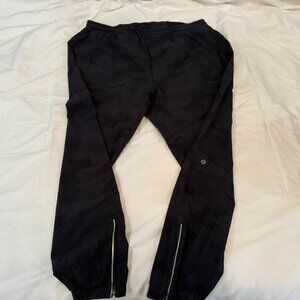 Men's Lulu Surge Jogger, Black Camo, XL, 27" length